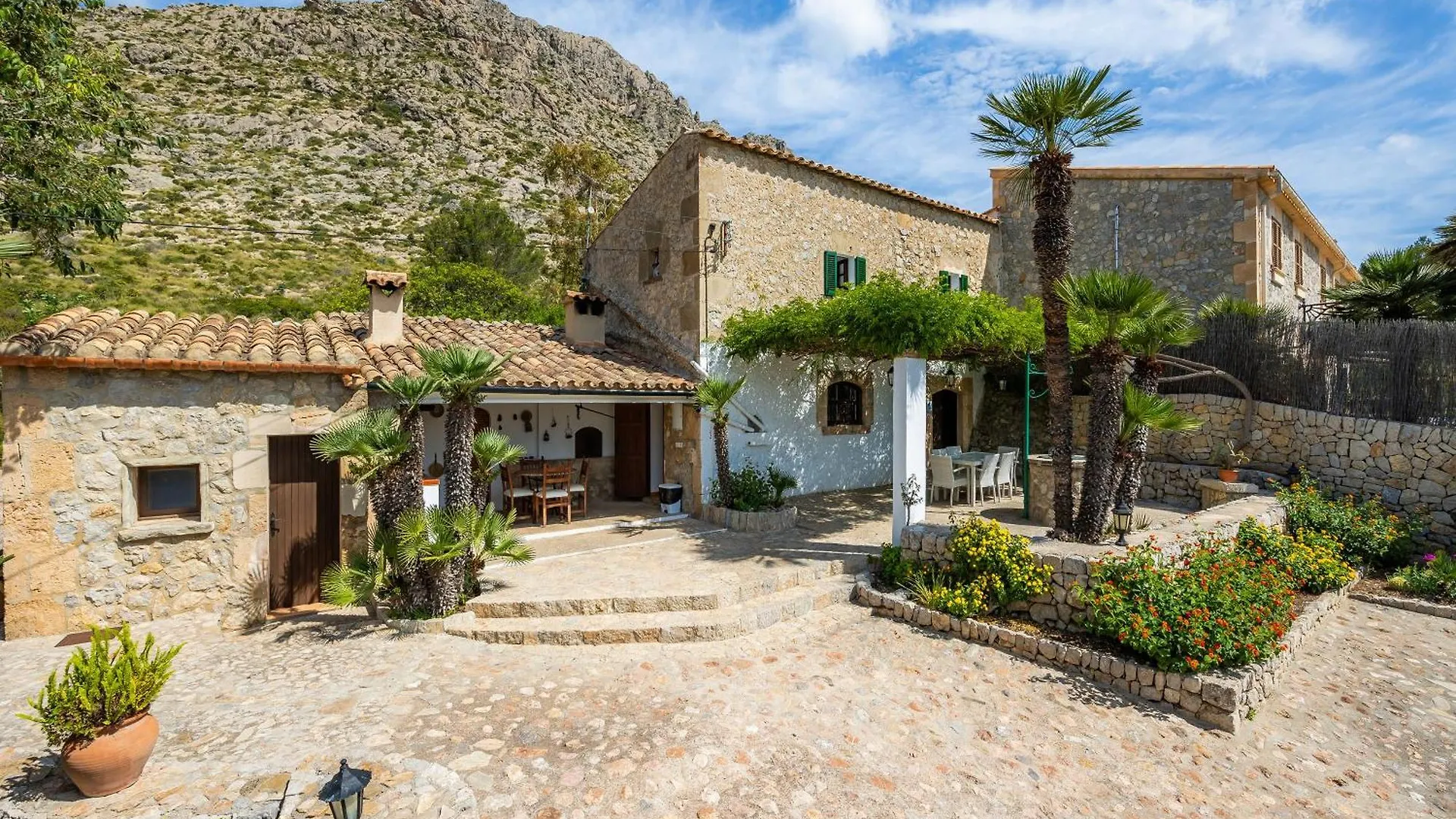Villa Piedra Pollenca